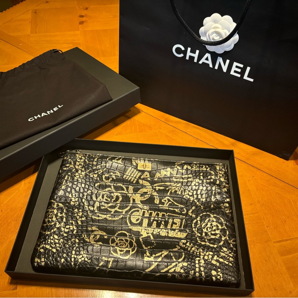 Chanel Graffiti Clutch Case (crocodile)